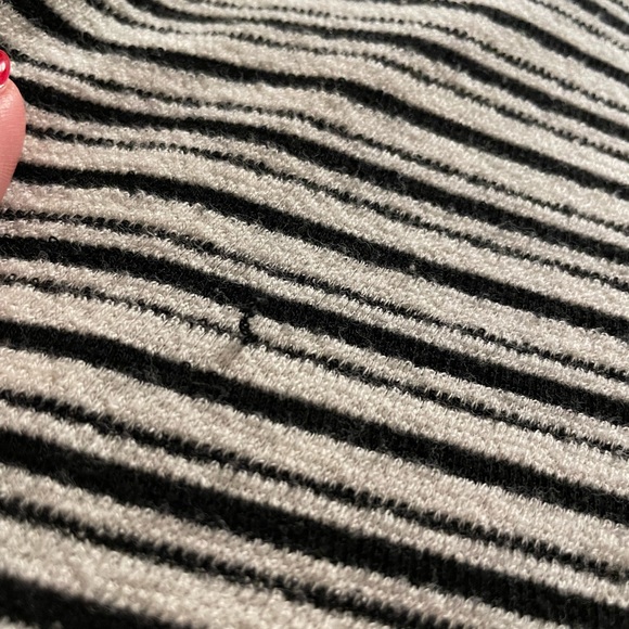 Black and white striped Sweaterlike top - Picture 10 of 11